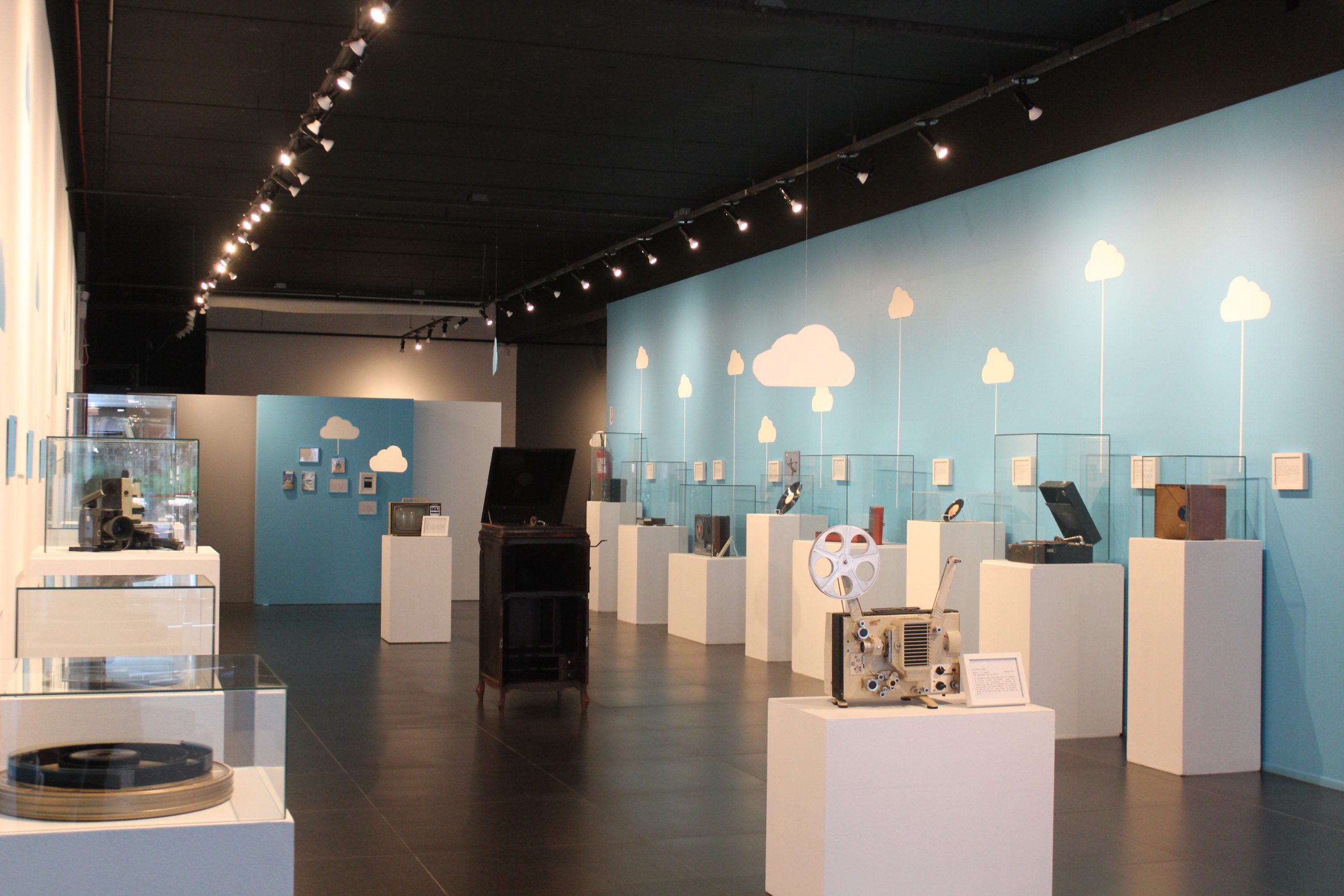 MIS prorroga exposição que aborda evolução do analógico para o digital